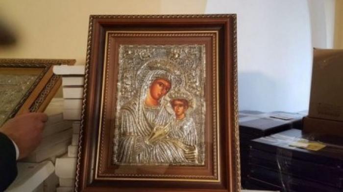 Гражданина Украины задержали на границе с 17 старинными иконами