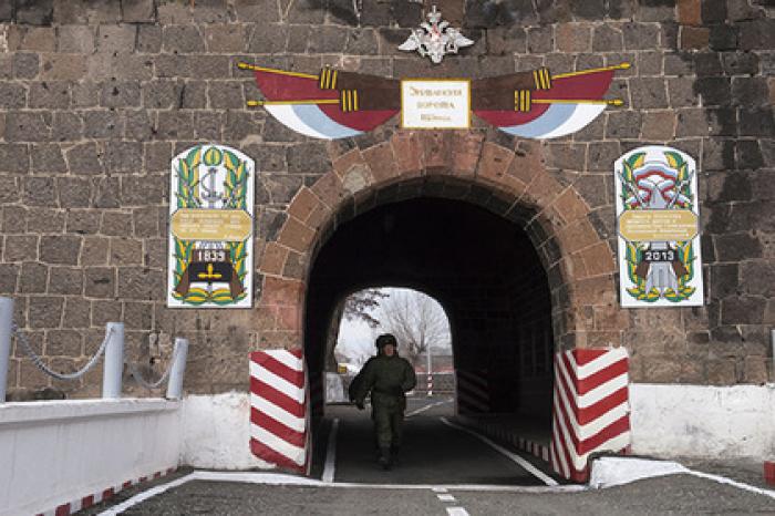 Ранившего российского военнослужащего жителя задержали в Армении