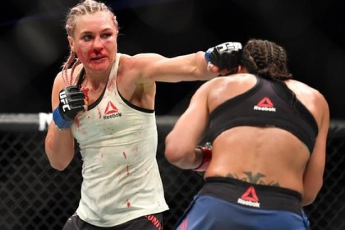 Россиянка Куницкая сломала нос и одержала вторую победу подряд в UFC