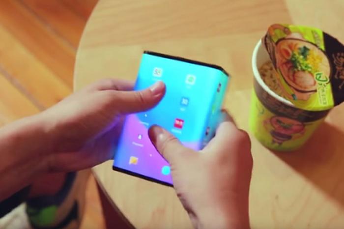 Складной смартфон Xiaomi попал на видео