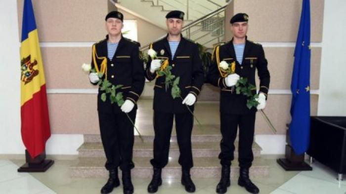 Спецназ "Fulger" поздравили сотрудниц ГИП с Международным женским днем