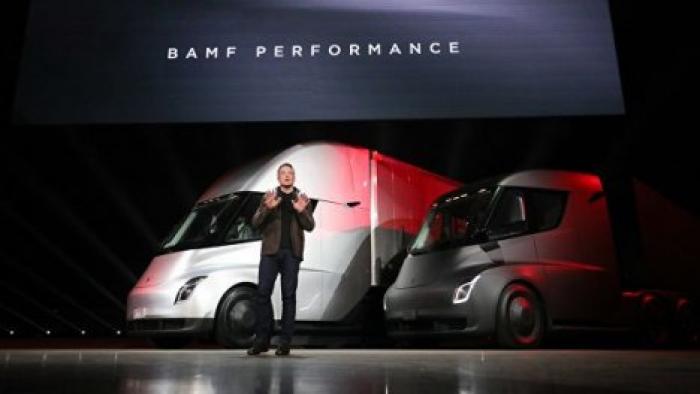 Tesla объявила о закрытии магазинов
