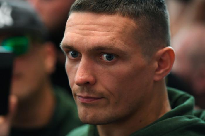 Усик пообещал гнать людей палками ради защиты монахов