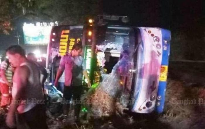 В Таиланде перевернулся рейсовый автобус: более 30 пострадавших
