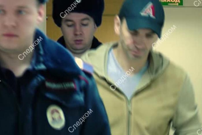 Задержанный экс-министр Абызов в наручниках попал на видео