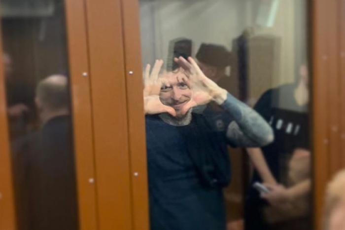 Жена Мамаева навестила футболиста в СИЗО и рассказала о его форме