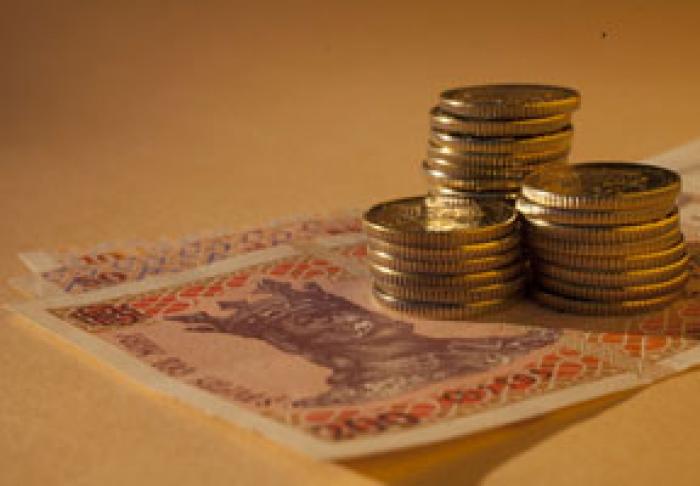 BNM CUMPĂRĂ VALUTĂ DE LA BĂNCI CU TREI-PATRU BANI MAI SCUMP DECÂT CURSUL OFICIAL AL LEULUI MOLDOVENESC ÎN RAPORT CU DOLARUL ŞI EURO