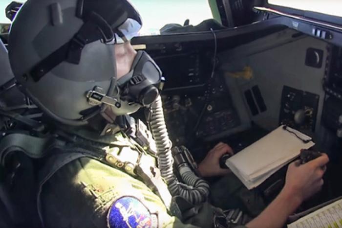 Кабину B-2 Spirit показали изнутри