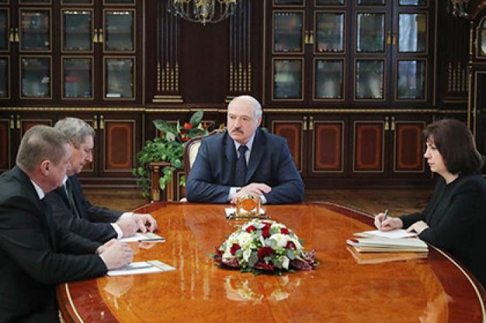 Лукашенко отправил уволенных чиновников правительства в коровий «Освенцим»