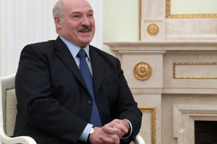 Лукашенко призвал перестать страдать из-за его слов о «мощнейшем ответе»