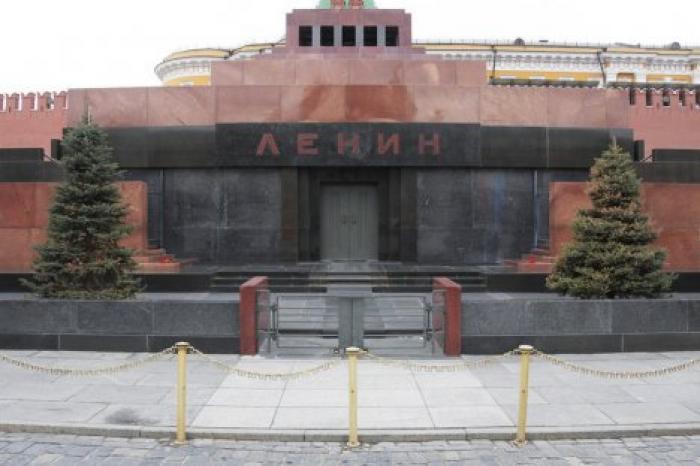 Мавзолей Ленина снова открывается для посещения