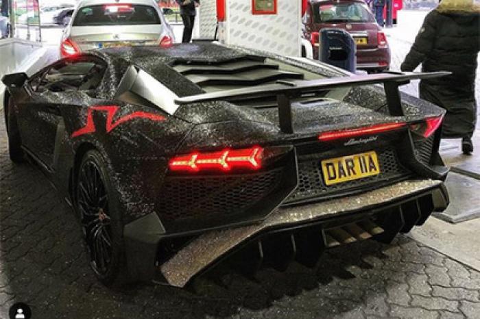 Молдавская модель похвасталась покрытым двумя миллионами кристаллов Lamborghini
