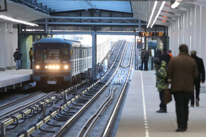 Мужчина с молотком взял в заложники сотрудницу московского метро