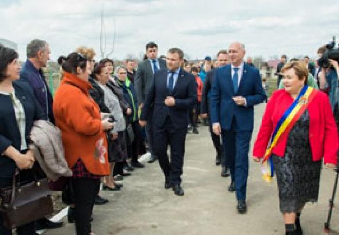 ÎN SATUL MĂGDĂCEŞTI A FOST CONSTRUIT UN SISTEM DE ALIMENTARE CU APĂ ŞI DE CANALIZARE ÎN VALOARE DE 33 MIL. LEI