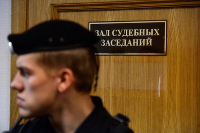 Офицер МВД упал в судорогах на приговоре по делу об аферах с закупками Mercedes