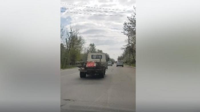 "Молдова - страна чудес": на Чеканах заметили автомобиль с необычным аксессуаром