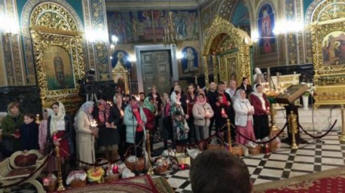 Сотни верующих встретили Пасху в столичном Кафедральном соборе