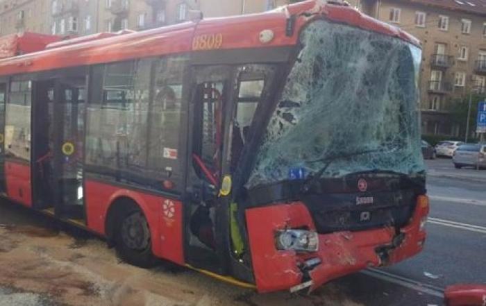 В Братиславе столкнулись автобус и троллейбус, 13 пострадавших