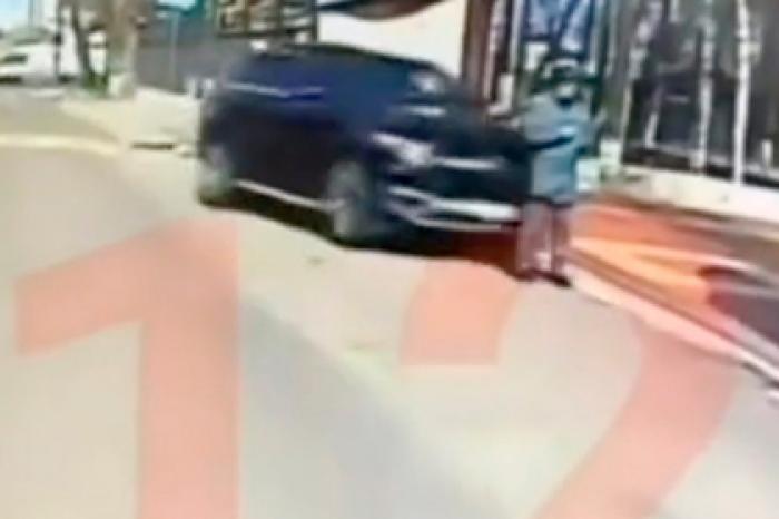 Видео со сбивающим российского курсанта Mercedes попало в сеть