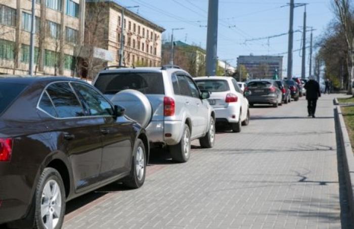 В Кишиневе, до воскресенья, введены ограничения на парковку транспорта