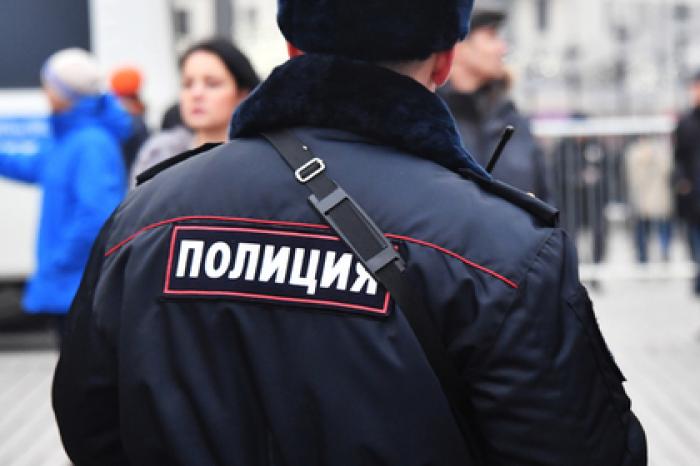 Вооруженный игрушечным пистолетом россиянин ограбил прохожую и подвез домой