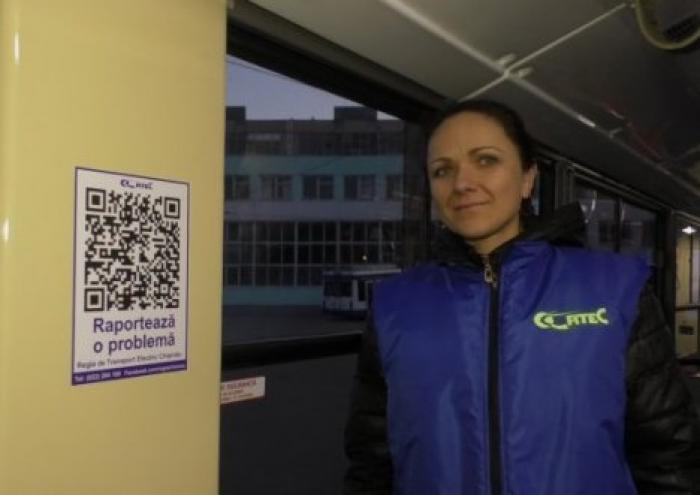 Во всех столичных троллейбусах появились QR-коды: для чего они нужны