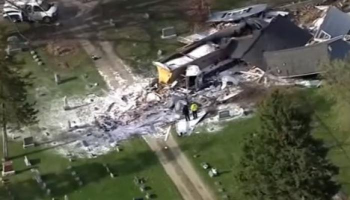 В США дом рухнул от удара грузовика