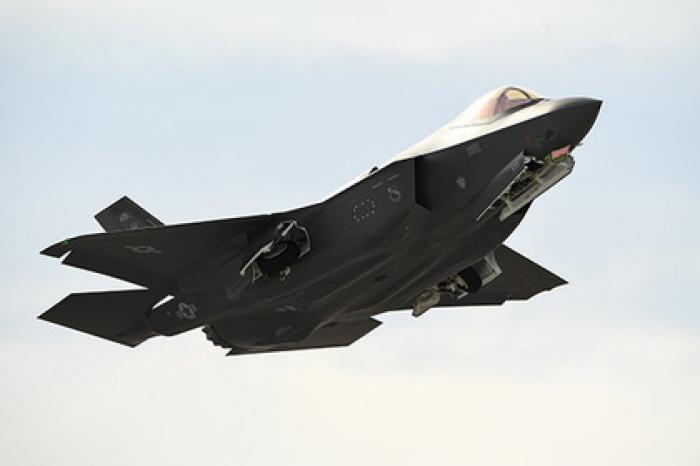 В Японии заговорили о «взломе» F-35A и F-22