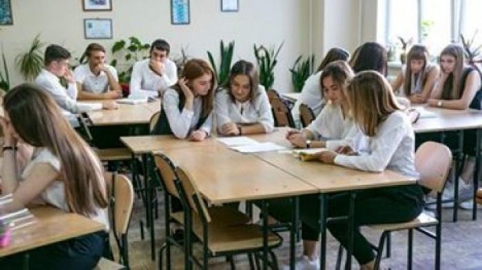 Выпускники лицеев сдают пробные экзамены на степень бакалавра