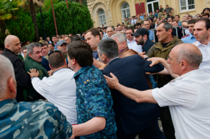 Абхазская оппозиция договорилась с властью