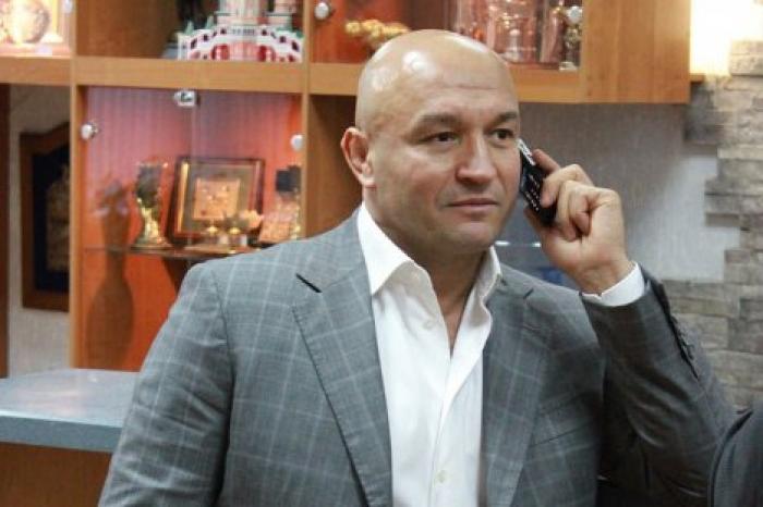 Безопасность, как её видит вор в законе Болгар - бронежилеты и автоматы в его Мерседесе