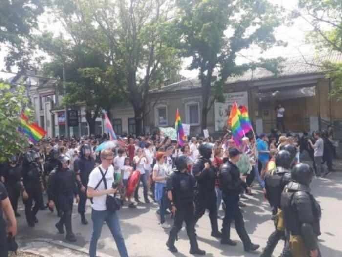 Депутат ПДС Думитру Алайба участвует в марше сексуальных меньшинств в Кишиневе