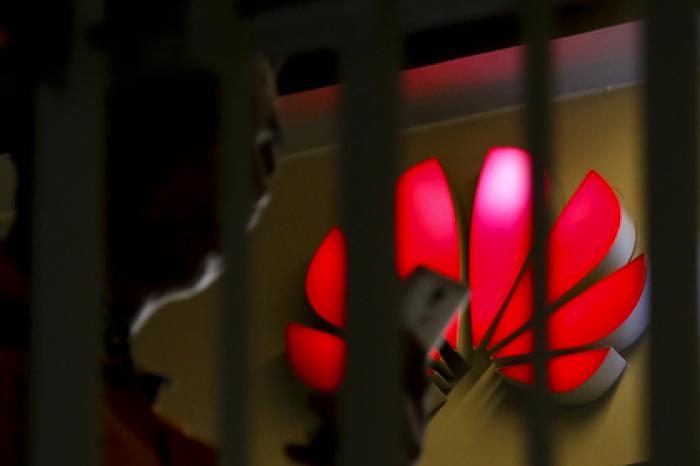LG «поиздевался» над Huawei и исправился