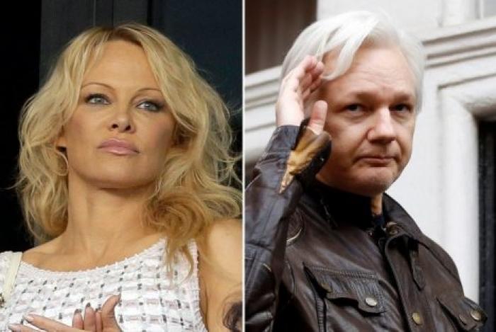Памела Андерсон посетила Джулиана Ассанжа в тюрьме