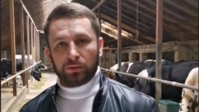 Павел Филип посетил ферму предпринимателя, который вылил тонну молока перед мэрией
