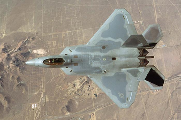 Полет F-22 показали изнутри «Хищника»