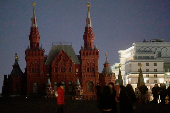 Полицейский погиб от своего пистолета рядом с Красной площадью