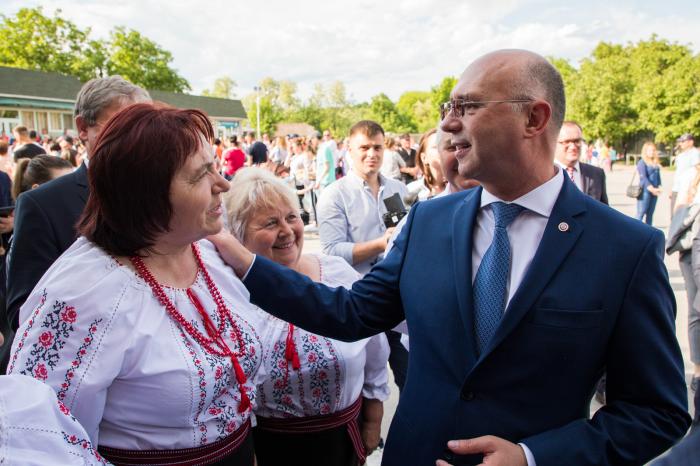 Премьер посетил два населенных пункта Стрэшенского района