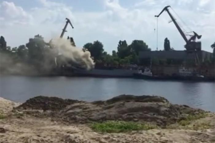 «Прорывной» корабль ВМС Украины загорелся