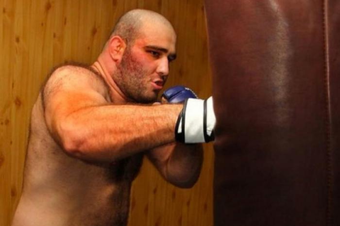 Российского чемпиона по MMA арестовали за нападение на полицейских