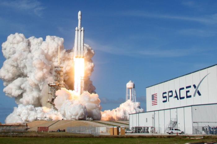 SpaceX вновь подала в суд на правительство США