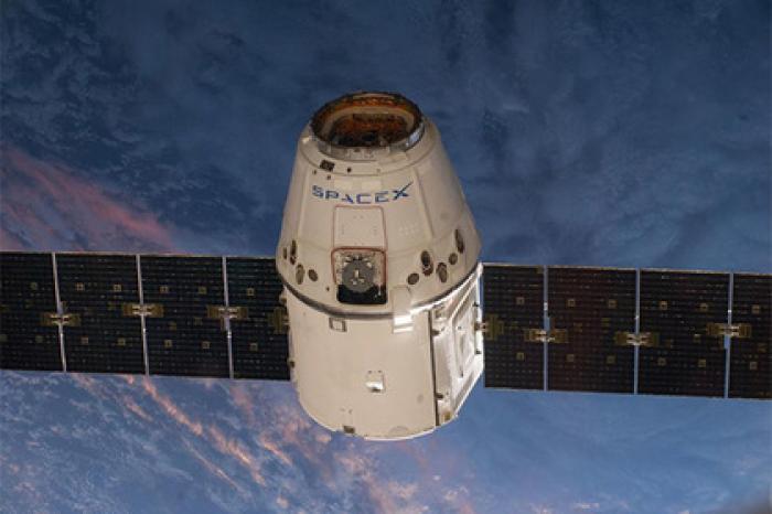 У Dragon на МКС обнаружен болтающийся кабель