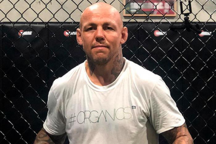 Ветеран UFC дебютировал в профессиональном боксе