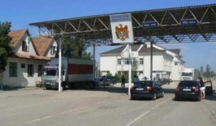 В разгар лета пограничная полиция задумалась об "оптимизации" движения на границе