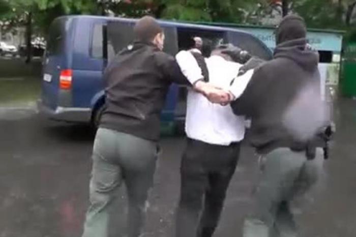 Задержание спонсора террористов бойцами ФСБ попало на видео