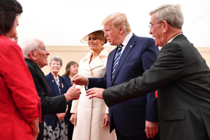 93-летний ветеран смело пофлиртовал с Меланией Трамп и получил одобрение ее мужа