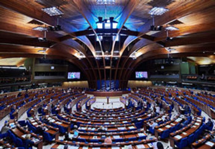CORAPORTORII APCE SUSŢIN CĂ MOLDOVA SE AFLĂ ÎN CONFUZIE POLITICĂ DIN CAUZA HOTĂRÂRII CURŢII CONSTITUŢIONALE