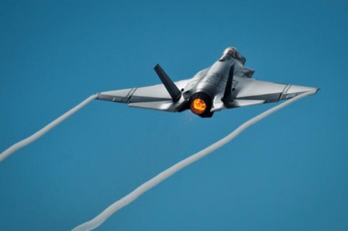F-35C на сверхзвуке разрушится и станет заметным