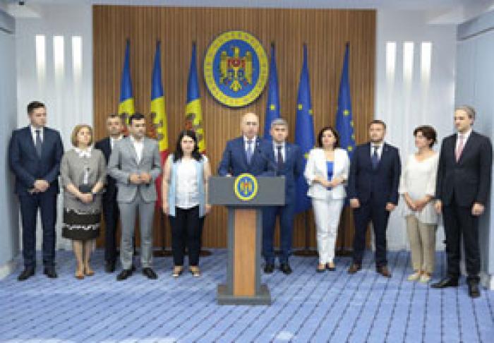 GUVERNUL LUI PAVEL FILIP A DEMISIONAT