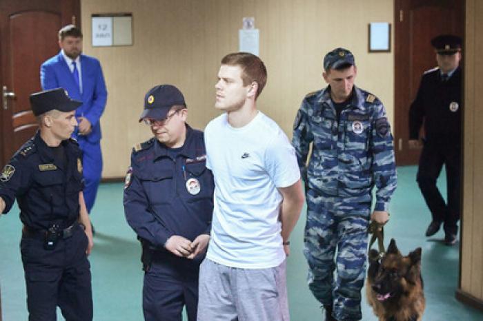 Кокорина и Мамаева этапируют поездом